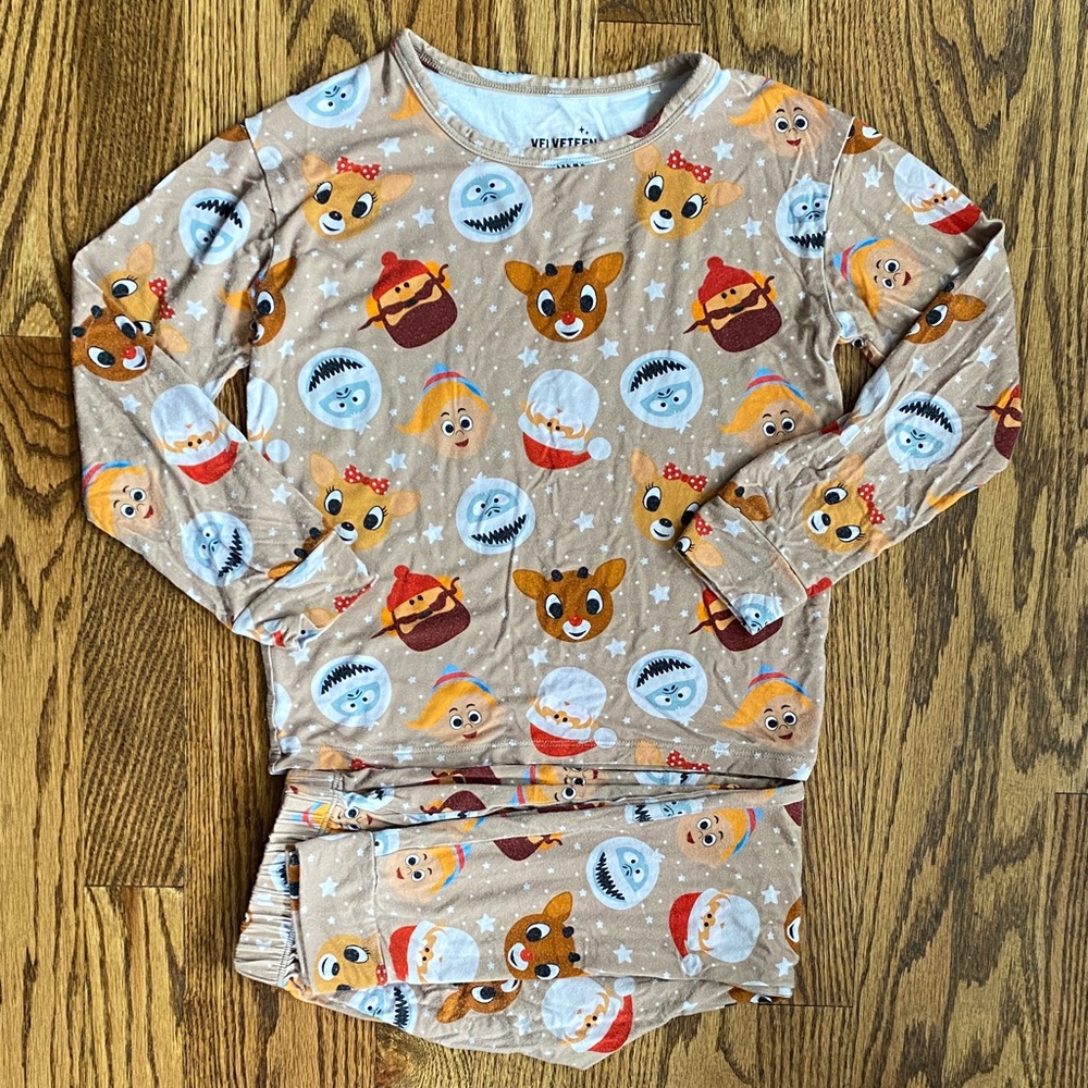 Bunny Knots Shiny Nose two piece bamboo pajama set, size 6-7.